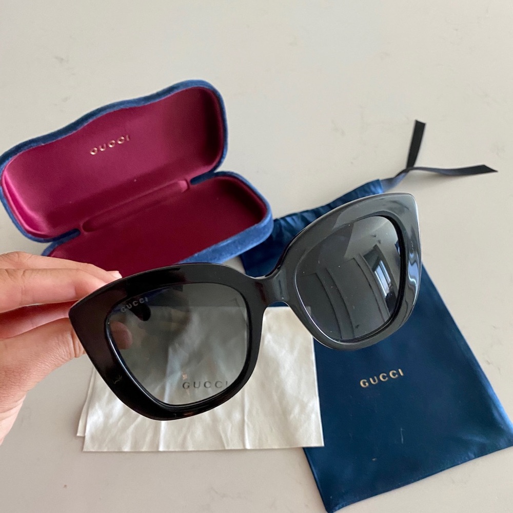 GUCCI Sunglasses Black frame Black lens